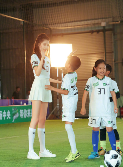 热刺法兰克福对决激发青少年足球热情